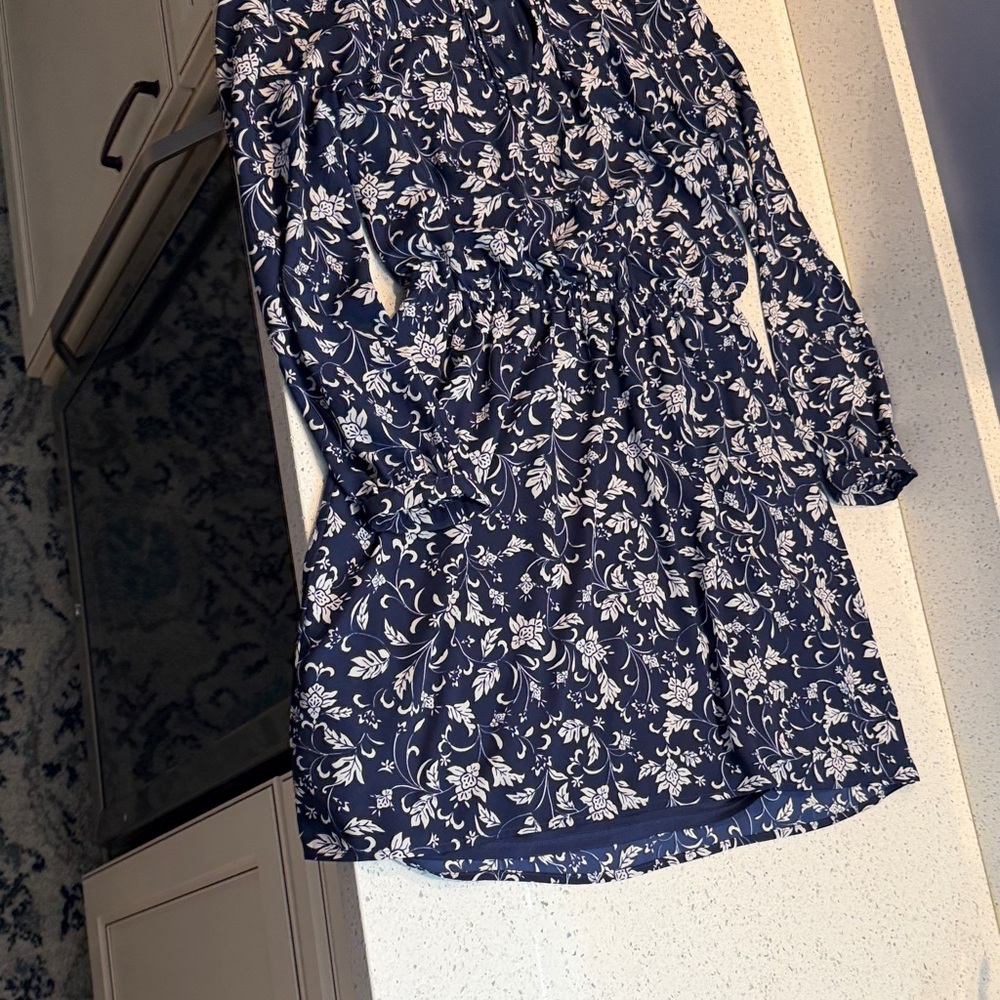 Express Dark Blue And White Patterned Blouse - image 1